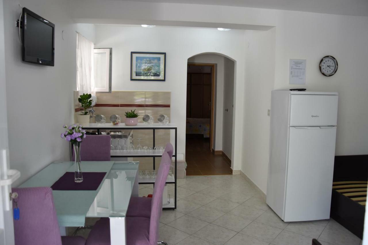 Apartmani Novosel Šilo Buitenkant foto